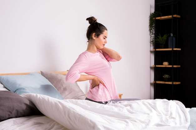 Болит левая сторона под ребрами у женщин: что может быть причиной?